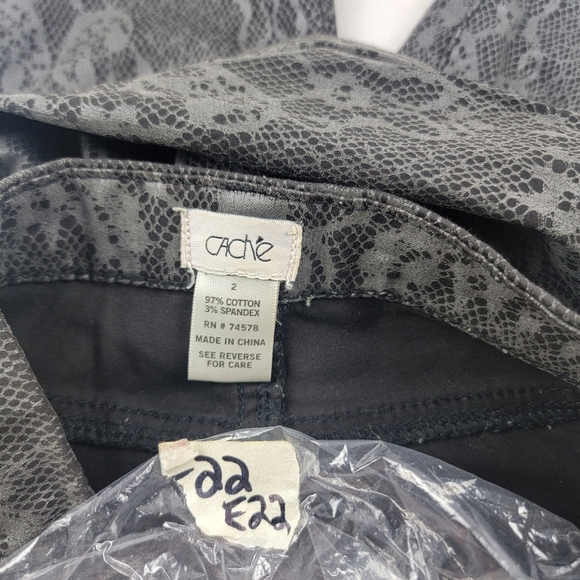 Cache mettalic looking snake skin slim fit pants Size 2 - Picture 5 of 5